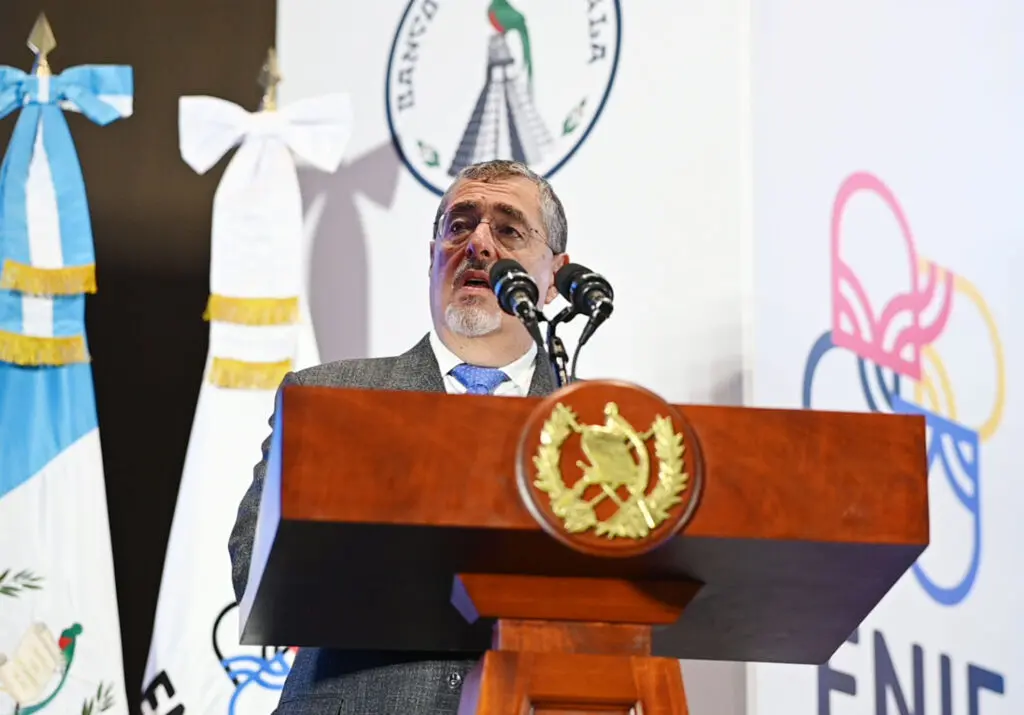 Presidente Constitucional de la República de Guatemala, doctor Bernardo Arévalo.