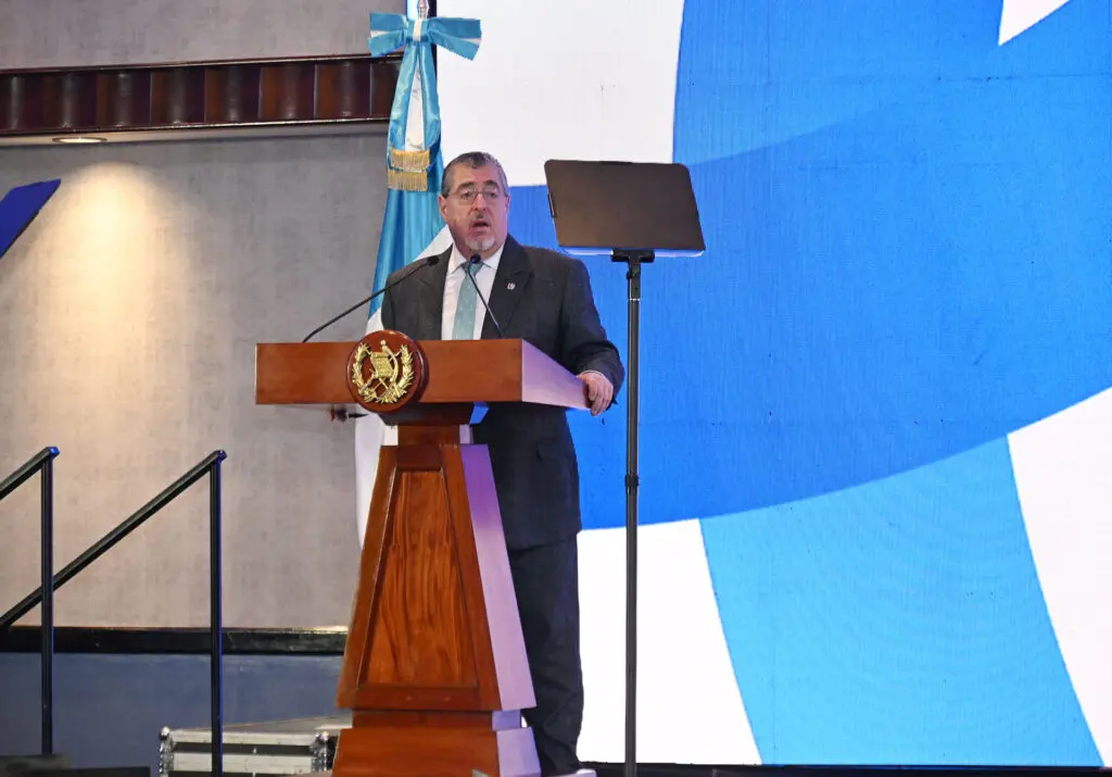 Presidente Constitucional de la República de Guatemala, doctor Bernardo Arévalo.