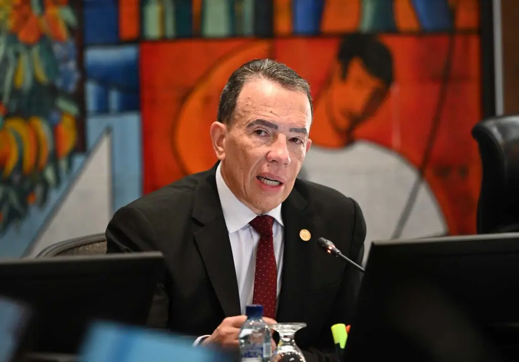 Presidente de la Junta Monetaria y del Banco de Guatemala, licenciado Alvaro González Ricci.