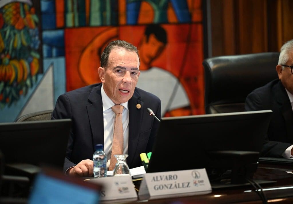 Presidente de la Junta Monetaria y del Banco de Guatemala, licenciado Alvaro González Ricci.