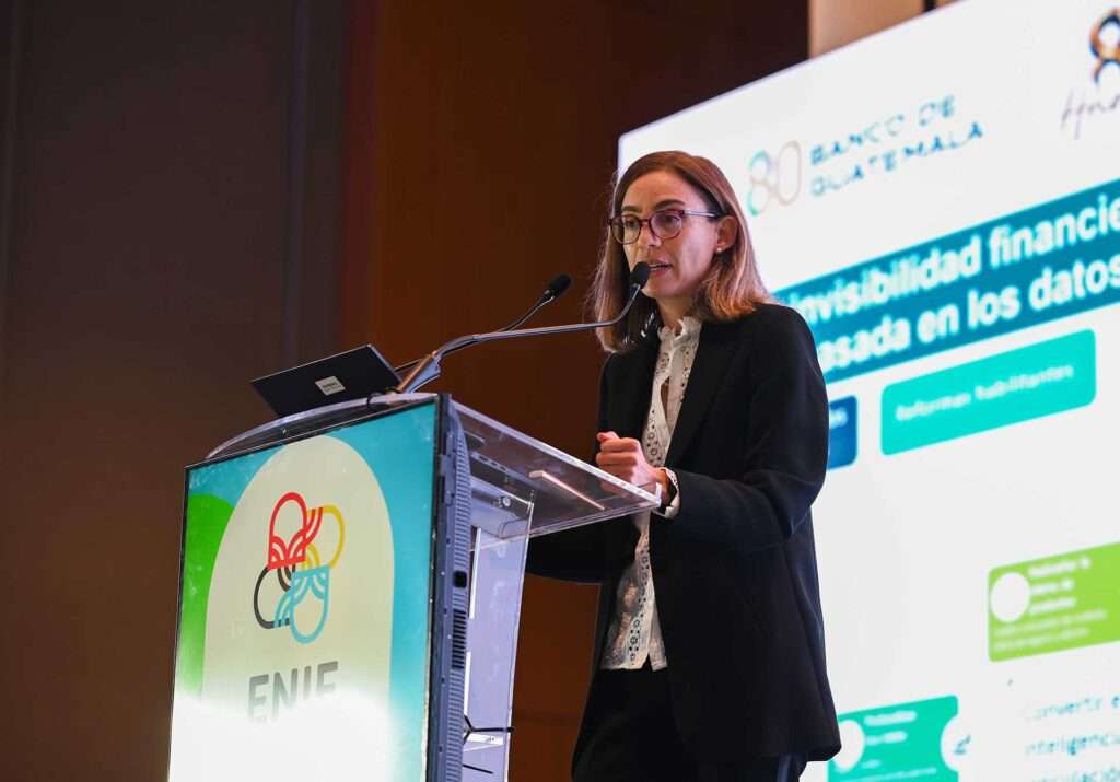Camila Quevedo-Vega, Especialista Senior del Sector Financiero en CGAP, alianza global de más de 40 organizaciones de desarrollo con sede en el Banco Mundial.