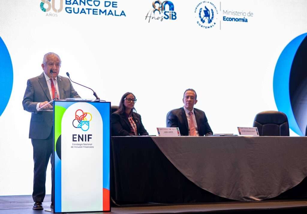 Intendente de Administración Estratégica de la Superintendencia de Bancos, licenciado Julio Gálvez.