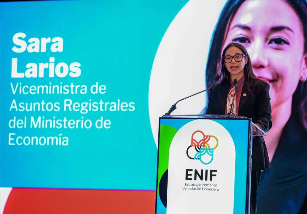 Viceministra de Asuntos Registrales del Ministerio de Economía, licenciada Sara Larios Hernández.